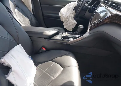 2019 Toyota Camry Hybrid Xle z USA, uszkodzony, nr VIN 4T1B21HK7KU013463